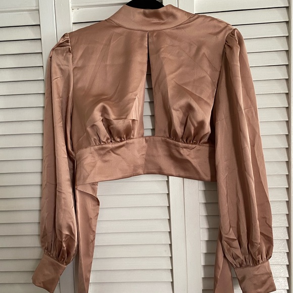 Back Cut Out Cropped Blouse - Picture 6 of 8